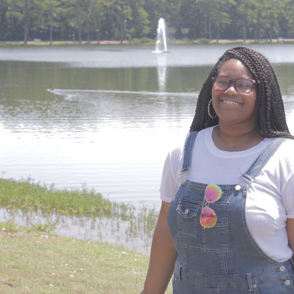 Profile Picture of Alexis Biggers (@alexisbiggers) on Poshmark