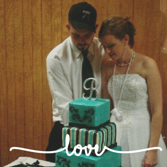 Profile Picture of April Booker (@appylou) on Poshmark