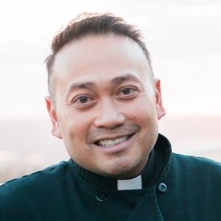 Profile Picture of Fr. Leo Patalinghug (@FatherLeoFeeds) on Twitter