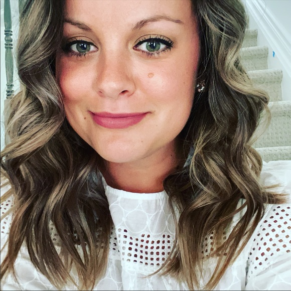 Profile Picture of Holly Element (@hollyelement) on Poshmark