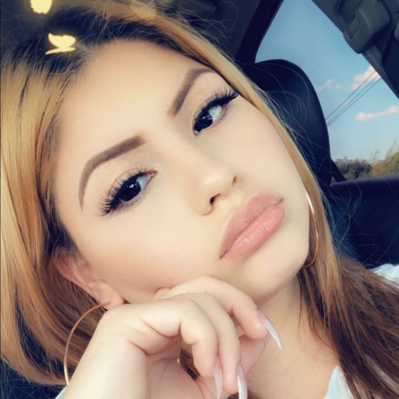 Profile Picture of Alexandra Gonzalez (@alex1113953) on Poshmark