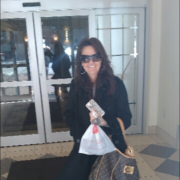 Profile Picture of Christina Goldsmith (@ccafiero) on Poshmark