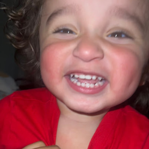 Profile Picture of Roxana Alvares (@alvaresroxana93) on Poshmark