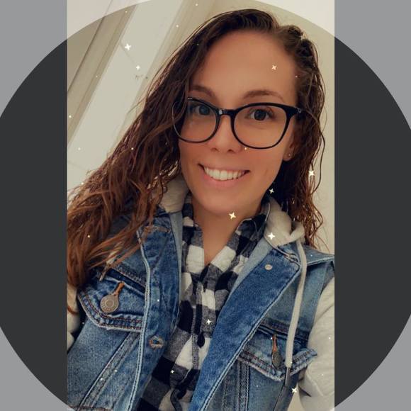 Profile Picture of Amber Hartenstine (@amber_lynn92) on Poshmark