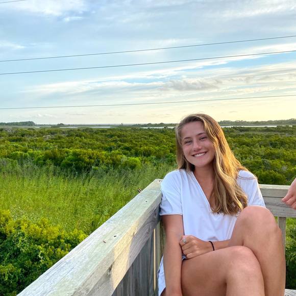 Profile Picture of Anya Keurajian (@keurajam) on Poshmark