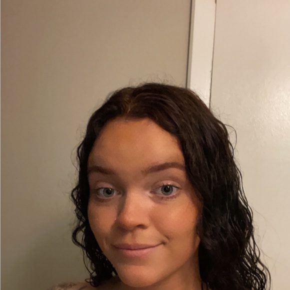 Jessica Yelvington - Poshmark Profile Picture of Jessica Yelvington (@j_yelvington) on Poshmark