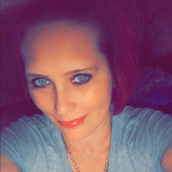 Profile Picture of Amanda Berberick (@lilmama8568) on Poshmark