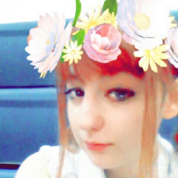 Profile Picture of Alexandria Guesman (@pastelxkitten) on Poshmark