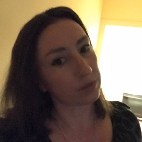 Profile Picture of Janet Sweeney (@jansers) on Poshmark