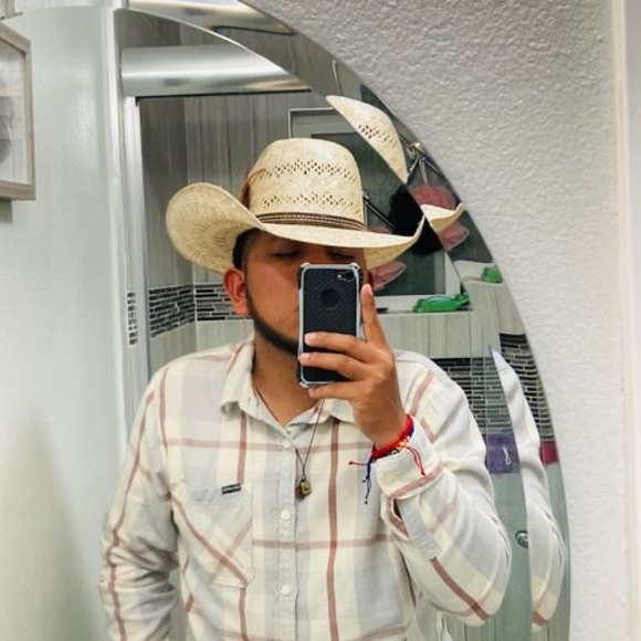 Profile Picture of Richard Vega (@richardvega651) on Poshmark