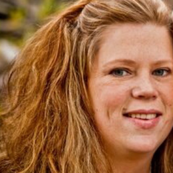 Profile Picture of Jess Aronhalt (@jesaraye) on Poshmark