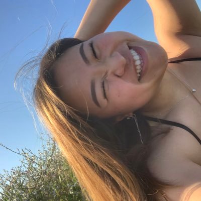 Profile Picture of Emily Zhang (@theemilyzhang) on Twitter