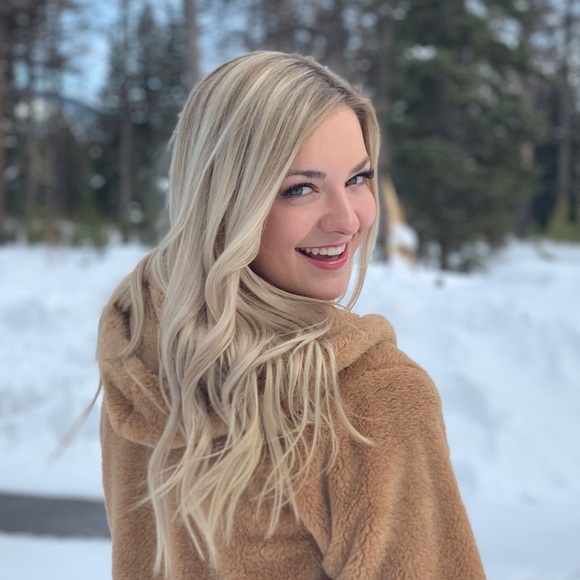 Profile Picture of Saylor Schlauch (@saylorschlauch) on Poshmark