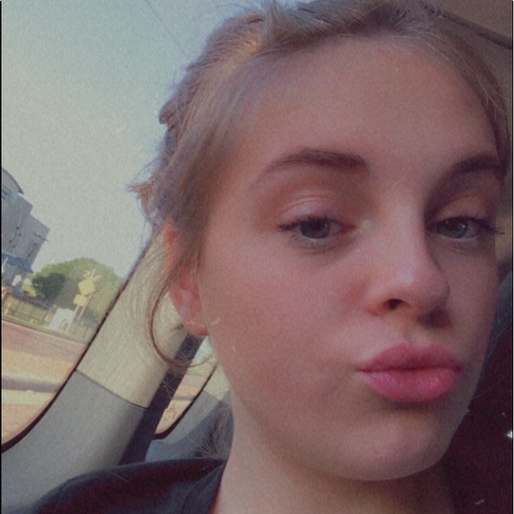 Profile Picture of Tori Bertrand (@torisb12) on Poshmark