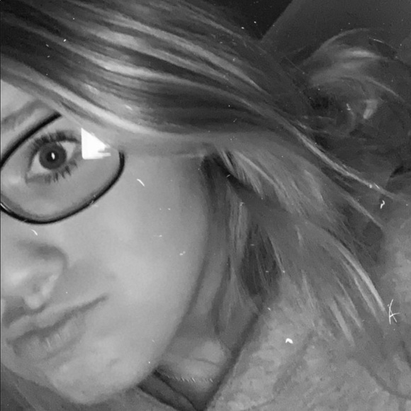 Profile Picture of Sav Gilday (@savgilday) on Poshmark