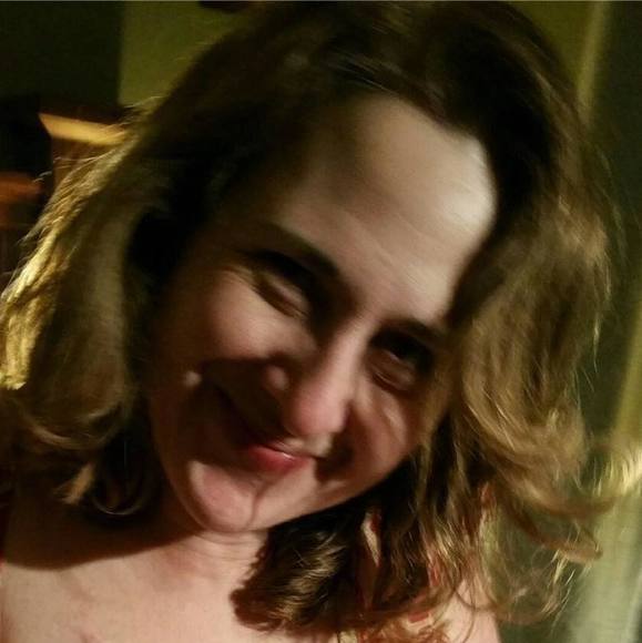 Profile Picture of Ariela Daitch (@ariedia) on Poshmark