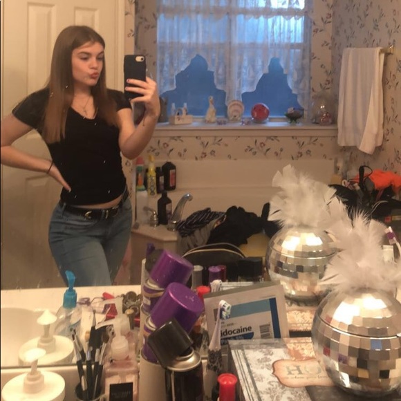 Profile Picture of Raney Monds (@rraa3y) on Poshmark