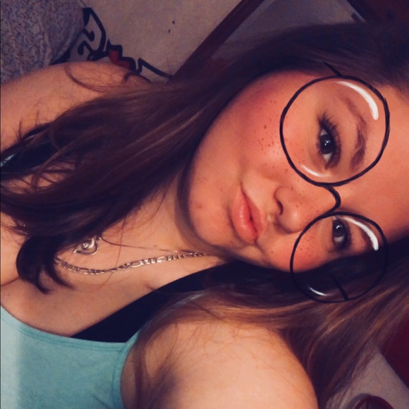 Profile Picture of Amber Hoyt (@amberlynn_627) on Poshmark