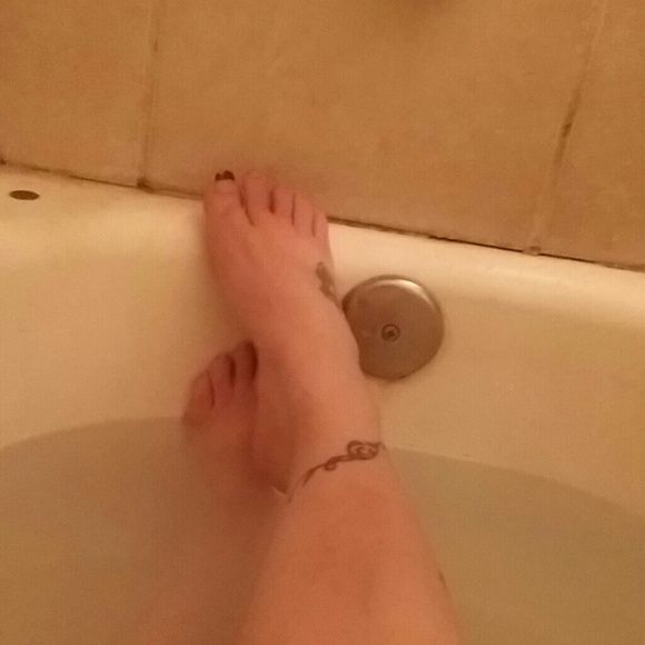 Profile Picture of Emily Andrewson (@emilyz83) on Poshmark