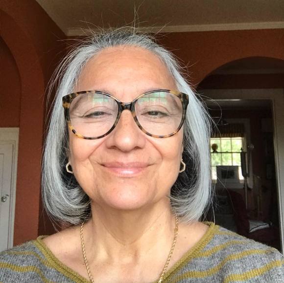 Profile Picture of Sofia Scholar (@sofiascholar) on Poshmark