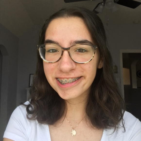 Profile Picture of Isabella Guzman (@isabellaguzmn) on Poshmark