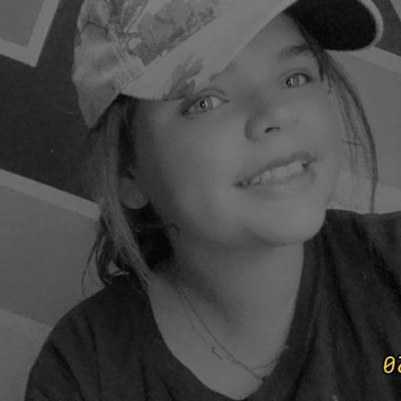 Profile Picture of Lexi Hackowrth (@lexihackowrth) on Poshmark