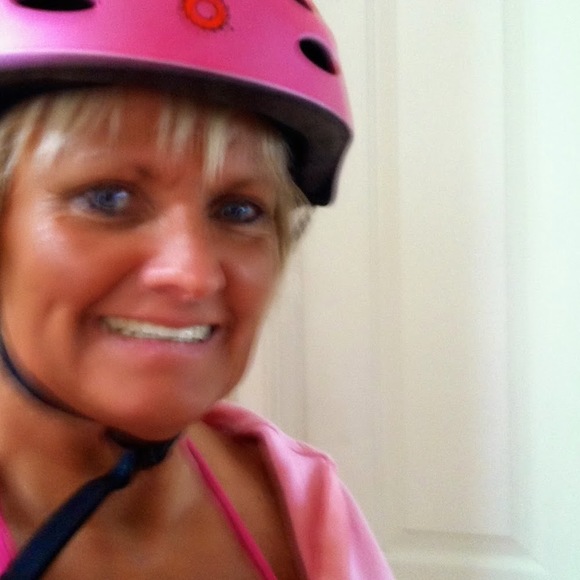 Profile Picture of Tammy Gorseth (@sunshinetammy) on Poshmark