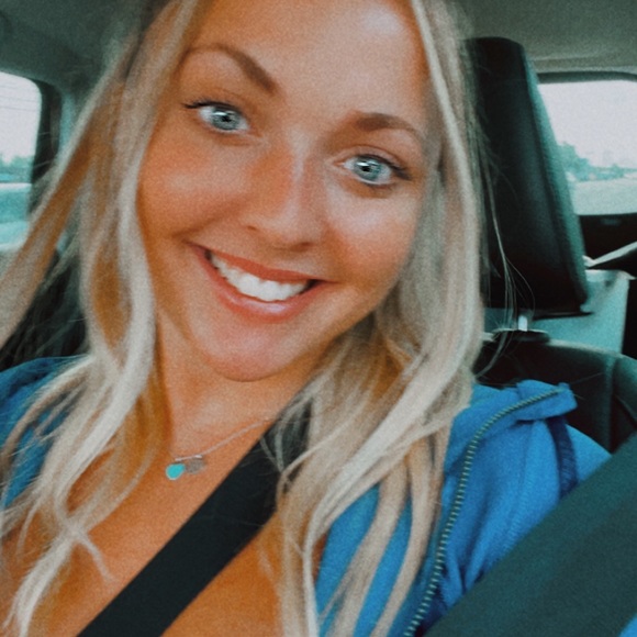 Profile Picture of Mia Pridemore (@miapridemore_) on Poshmark