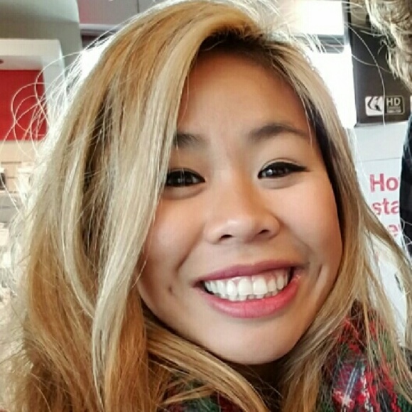 Profile Picture of Christine Maloney (@cmaloney10) on Poshmark