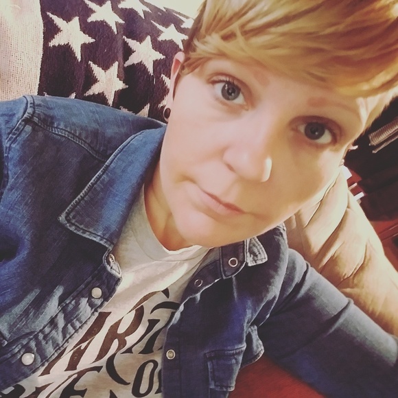 Profile Picture of Maggie Cascino (@mmcascino) on Poshmark