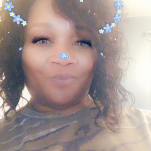 Profile Picture of Janelle Burnside (@janelleburnside) on Poshmark