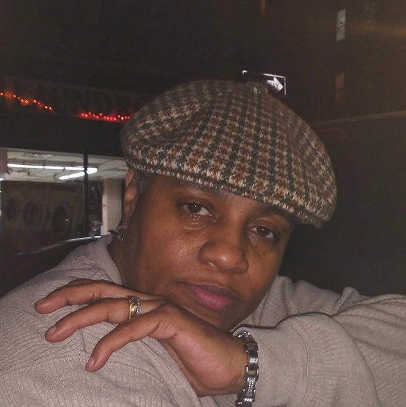 Profile Picture of Meranda Moore (@meranda_moore) on Poshmark