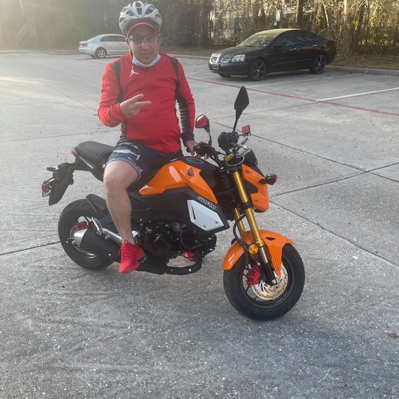 Profile Picture of Alexander De las cuevas nuñez (@alexander8105) on Poshmark