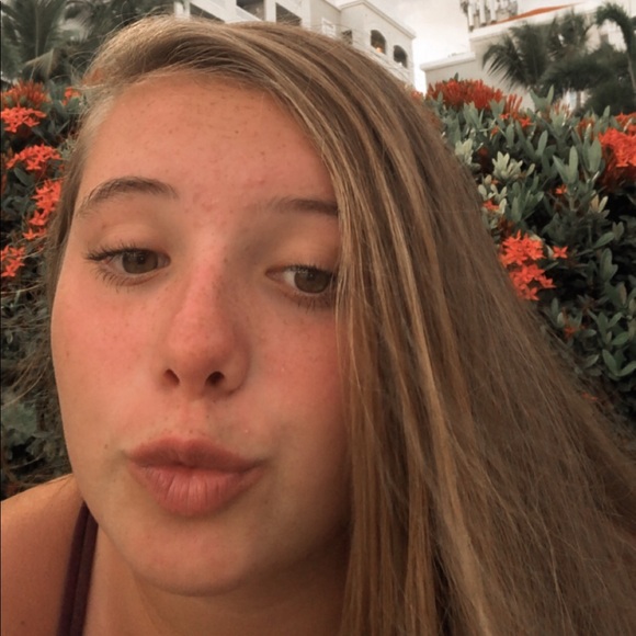 Profile Picture of Jules Mcgeehan (@julesmcgeehan) on Poshmark
