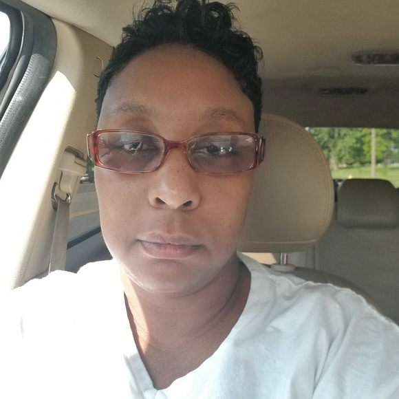 Profile Picture of Shannon Settles (@shanlei46) on Poshmark
