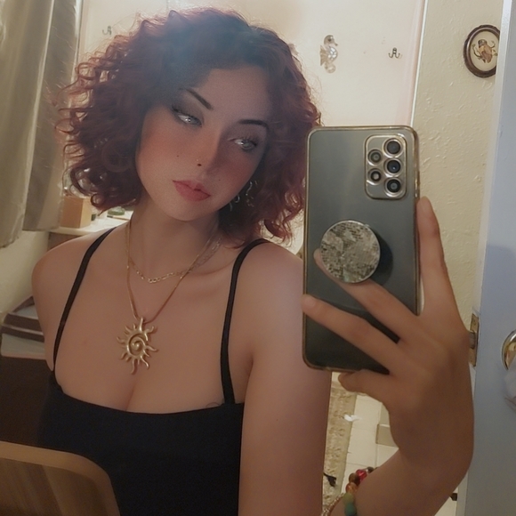 Profile Picture of Faith Tizon (@r0sez3phyr) on Poshmark