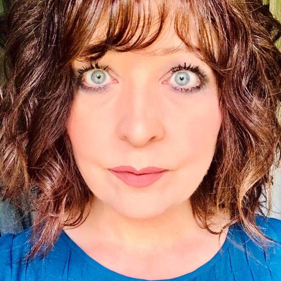 Profile Picture of Ami Phillips (@livnfabu) on Poshmark