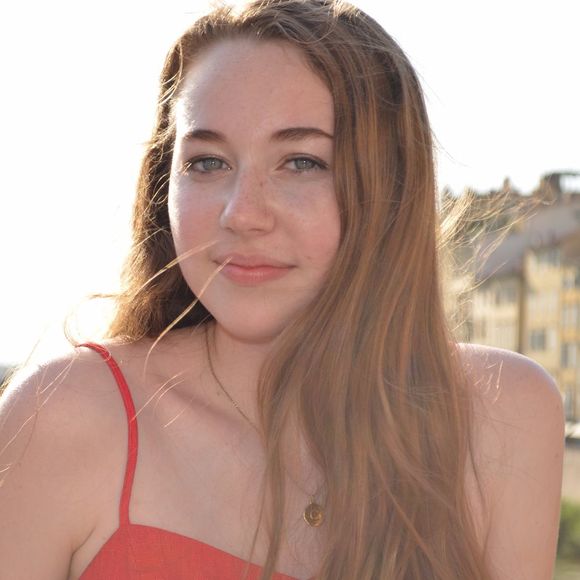 Profile Picture of Claudia Varnedoe (@claudvarn) on Poshmark