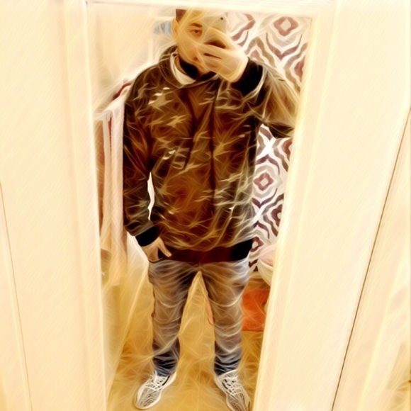 Profile Picture of Gary Hodgson (@garyhodgson22) on Poshmark