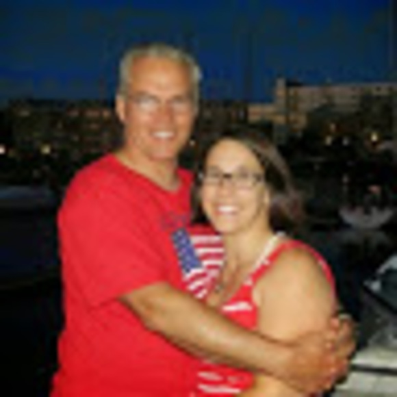 Profile Picture of Becky Dadowski (@beckydadowski) on Poshmark