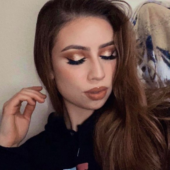 Profile Picture of Edith Cardona (@ecardona707) on Poshmark