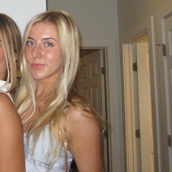 Profile Picture of Samantha Gause (@samgauze) on Poshmark