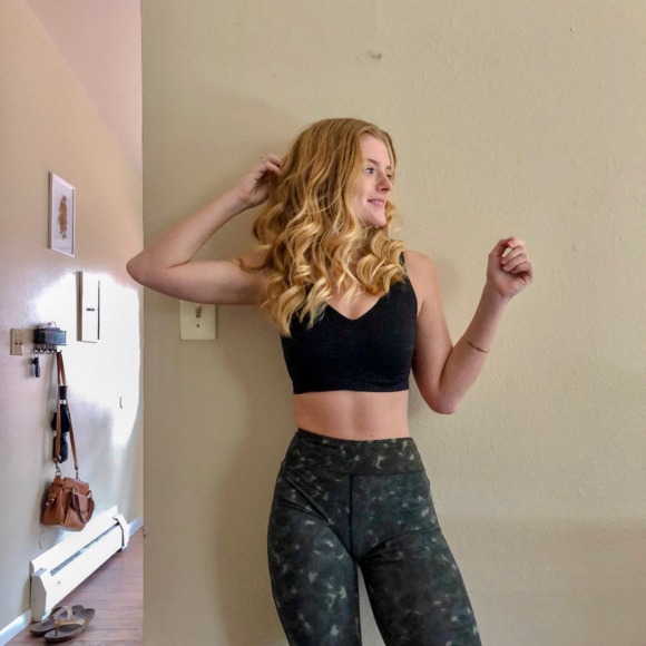 Hannah Ayersman - Poshmark Profile Picture of Hannah Ayersman (@hannahayersman) on Poshmark