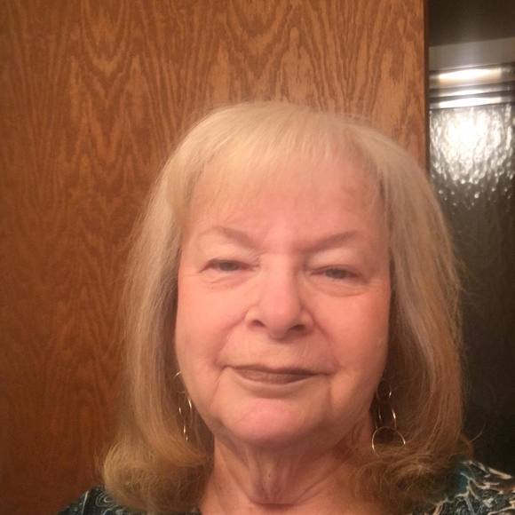 Profile Picture of Sari Shikora siegel (@sarils) on Poshmark