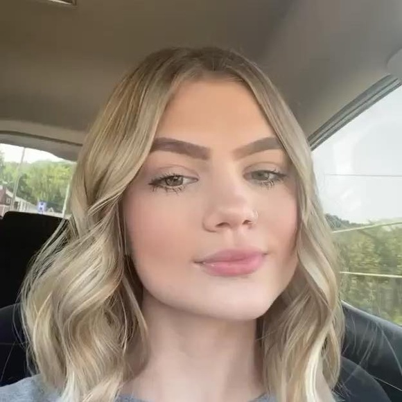 Profile Picture of Alexia Patterson (@alexiapatter605) on Poshmark