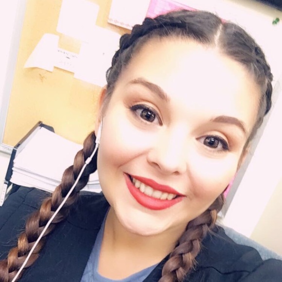 Profile Picture of Alexandra Leos (@alexandra2405) on Poshmark