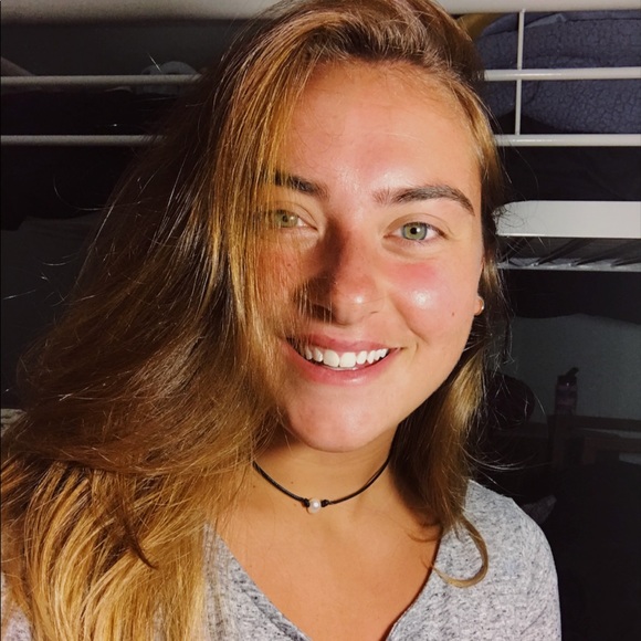 Profile Picture of Ashlynn Pearce (@ashlynnpearce) on Poshmark