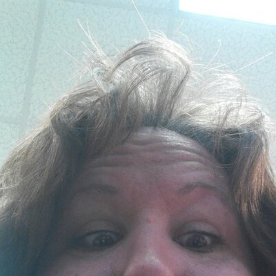 Profile Picture of Laurie Simon (@lsimon1990) on Twitter