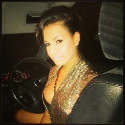 Profile Picture of Mandy Field (@toots2050) on Twitter