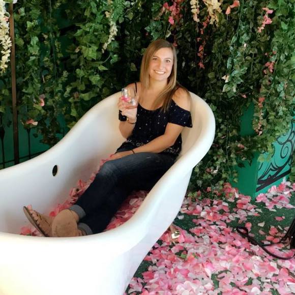 Profile Picture of Dani Hess (@d_hss) on Poshmark